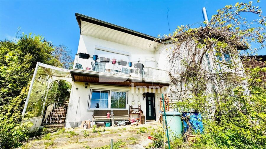 Umfangreich saniertes EFH inkl. PV-Anlage, Terrasse, Wintergarten und Garage - Frontansicht